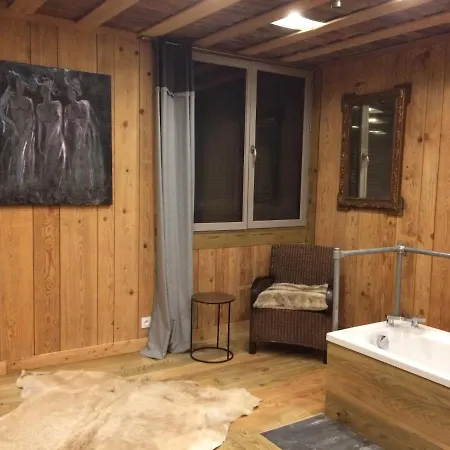 Chambre Chaleureuse Et Atypique Dans Maison Bois Bbc Pensión