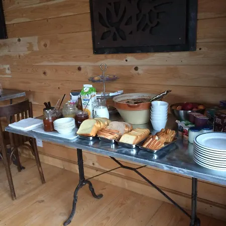 Chambre Chaleureuse Et Atypique Dans Maison Bois Bbc Pensión *